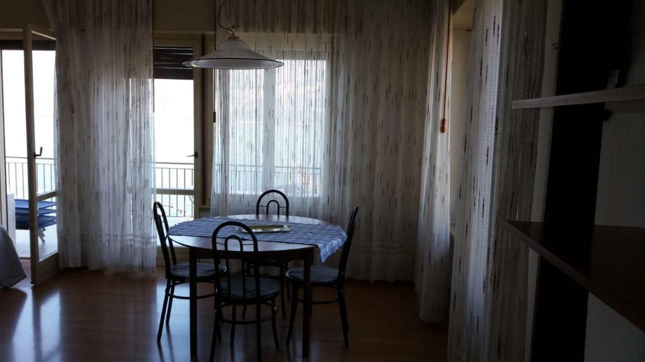 La Virgola Apartments เบรนโซเน ซูล การ์ดา ภายนอก รูปภาพ